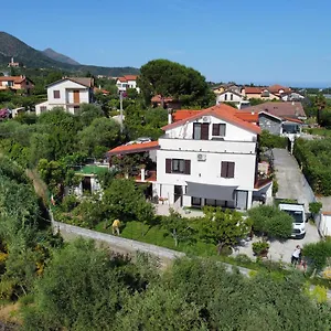 villa-marco-aurelio.hotelitalianriviera.com/