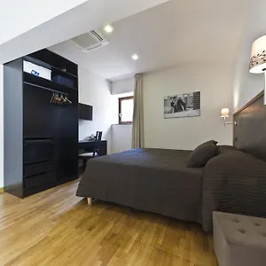 Gallery - Only 3*, Siena Italien